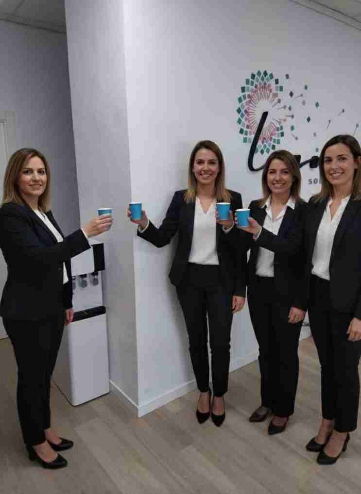 Cliente satisfecho con fuente de agua sin garrafas en Valencia 04
